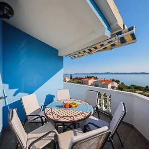 https://luton-apartments.hotelinzadar.com
