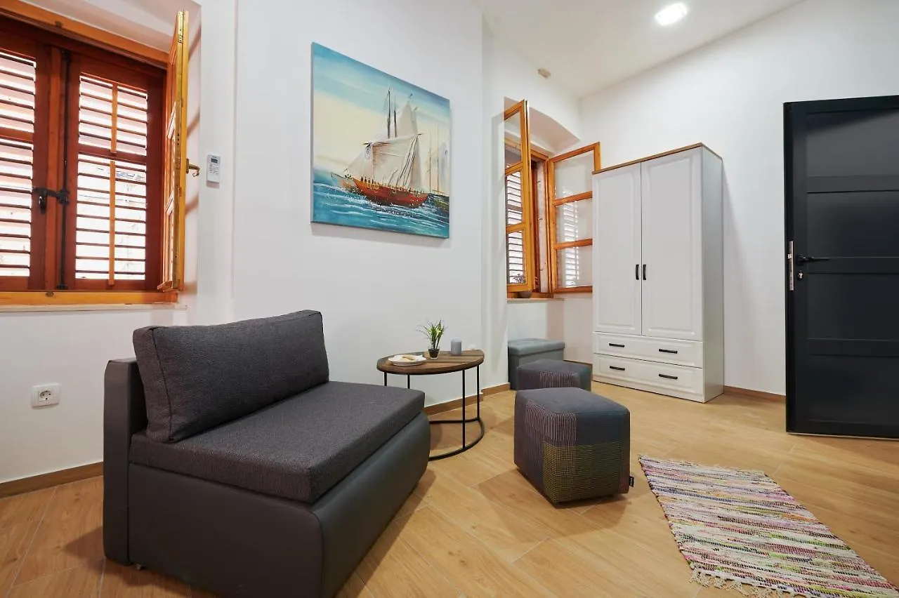 Tomy - Katy Bed & Breakfast Trogir