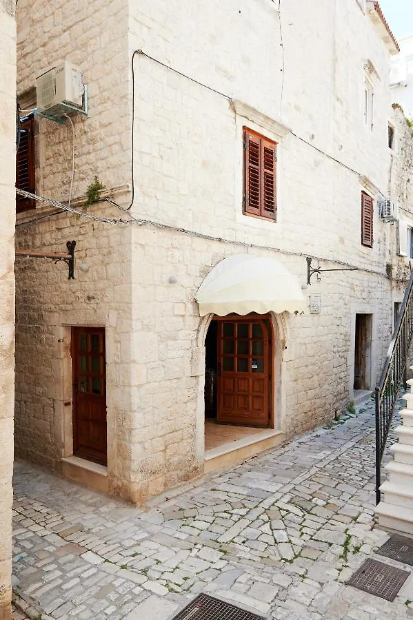 Tomy - Katy Bed & Breakfast Trogir